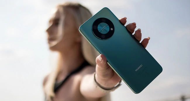 Huawei nova Y90, skromne performanse u premijum dizajnu