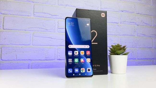 Xiaomi 12 Pro: klasičan moderan flagship sa vrhunskim kamerama