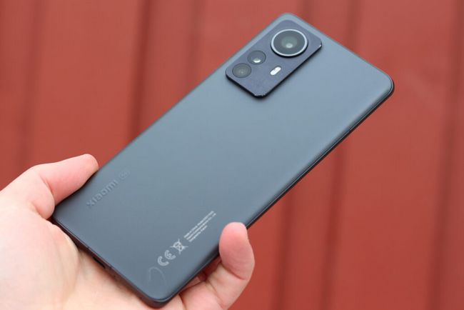 Xiaomi 12 Pro: klasičan moderan flagship sa vrhunskim kamerama