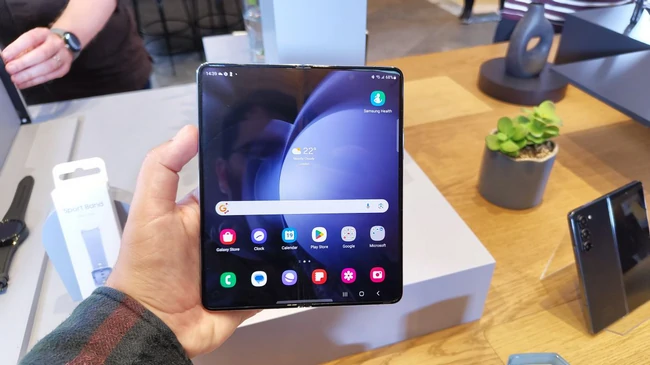Predstavljen Samsung Galaxy Z Fold5: Stari dizajn, nova šarka