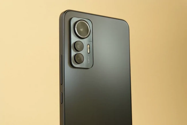 Xiaomi 12 lite: Moderan i pristupačan telefon sa ekranom frekvencije do 120 Hz