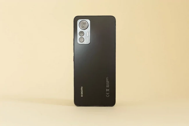 Xiaomi 12 lite: Moderan i pristupačan telefon sa ekranom frekvencije do 120 Hz