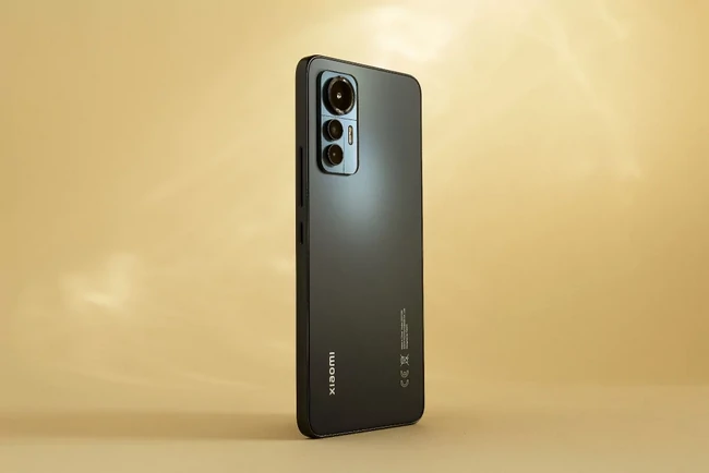 Xiaomi 12 lite: Moderan i pristupačan telefon sa ekranom frekvencije do 120 Hz