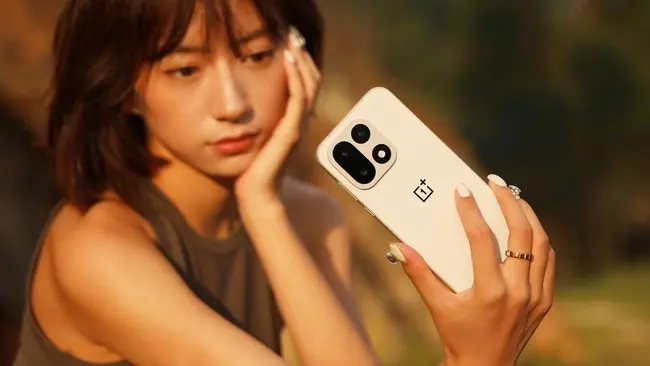 OnePlus 15 stiže sa impresivnim specifikacijama i 165Hz ekranom
